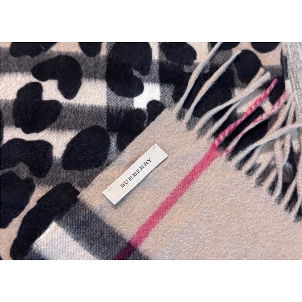 Burberry Scarf - Picture 4 of 6